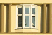 Fenster  gelber Fasade